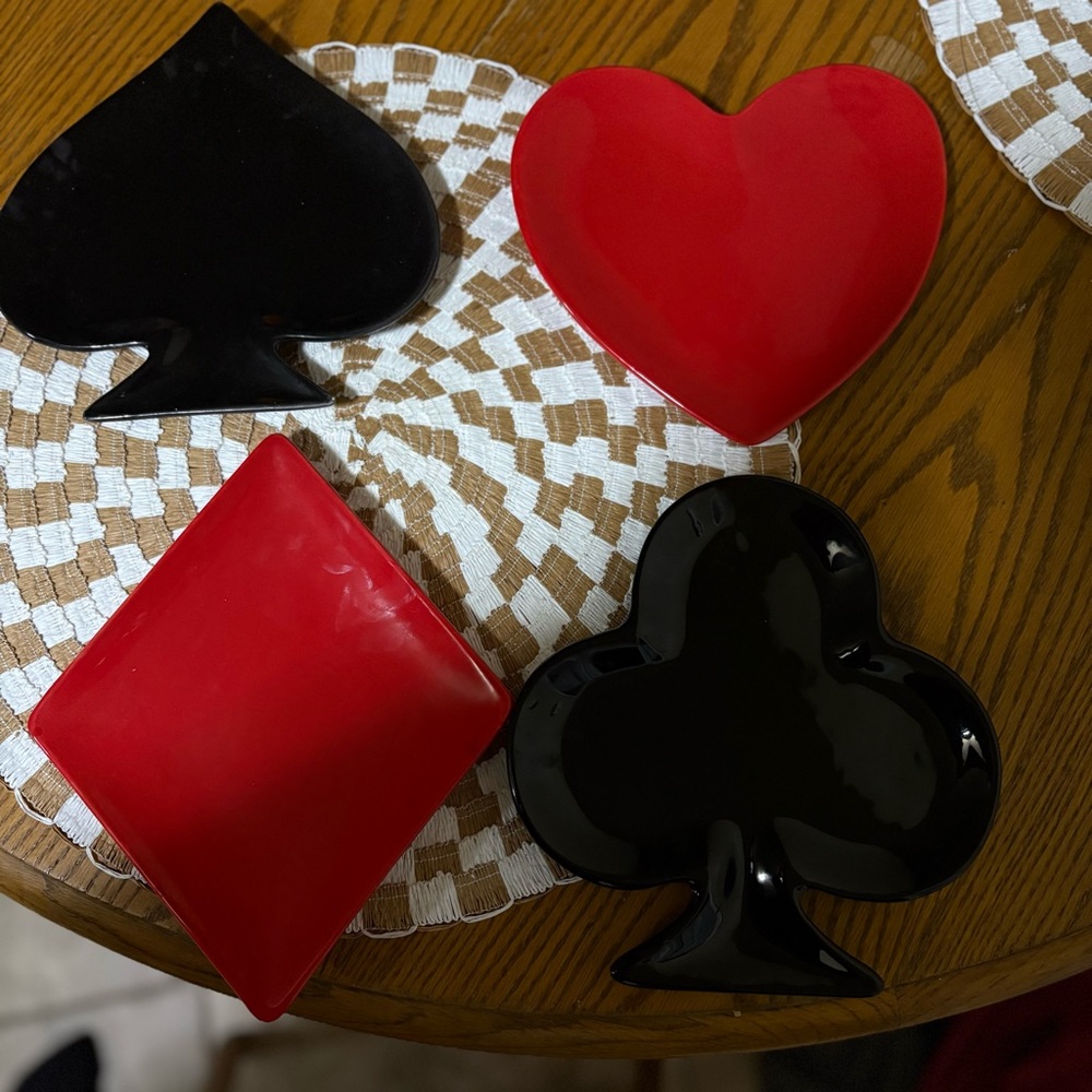 Red and Black Card Suit Plates Set